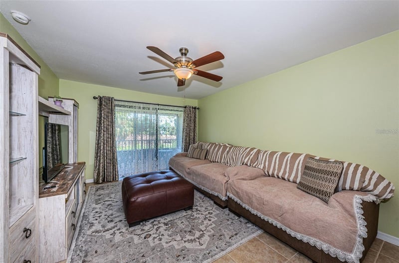 2117 Lakewood Club Dr #7K, St Petersburg, FL 33712