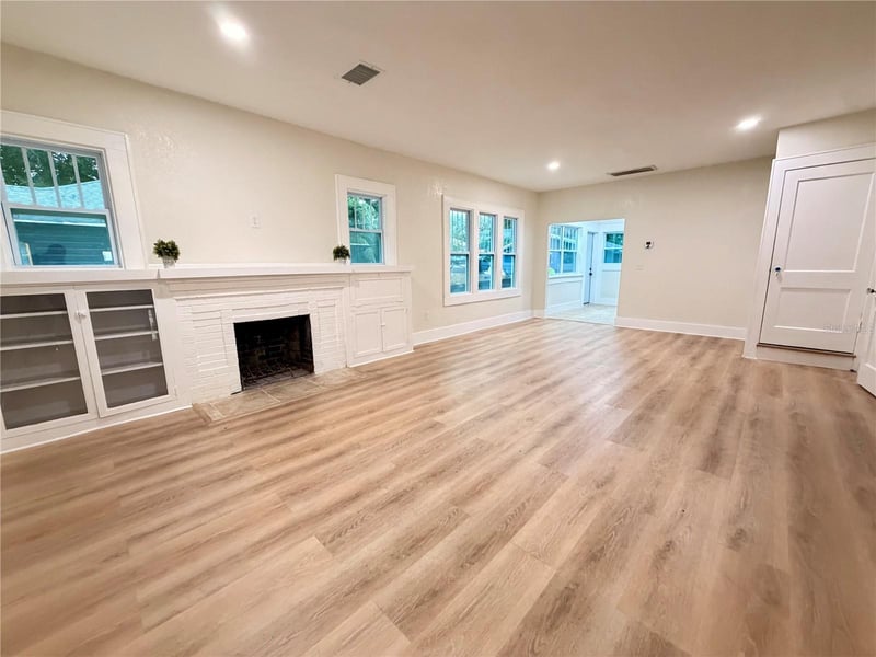 1200 Henry Ave, Tampa, FL 33604