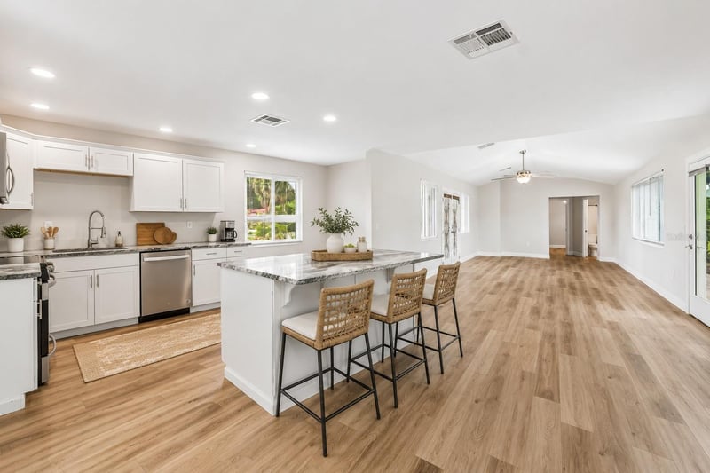 7745 Westmoreland Dr, Sarasota, FL 34243