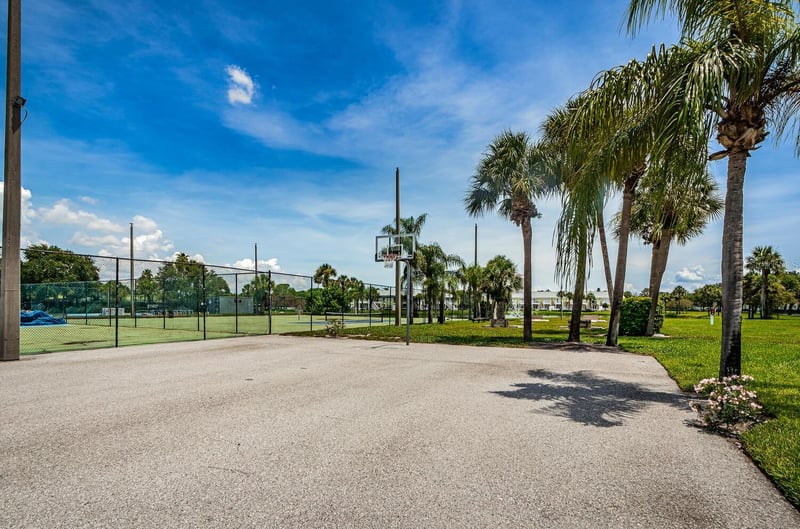 5215 Coquina Key Dr #B, St Petersburg, FL 33705