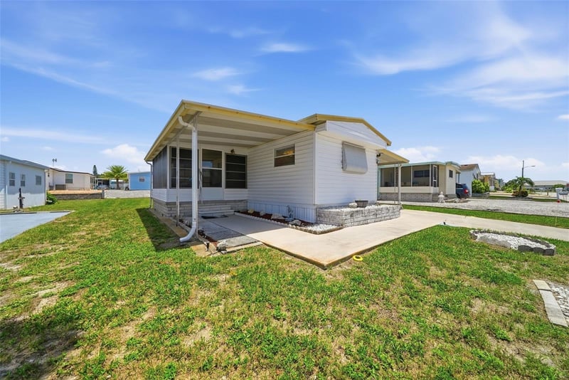 12116 Horseshoe Ln, Hudson, FL 34667