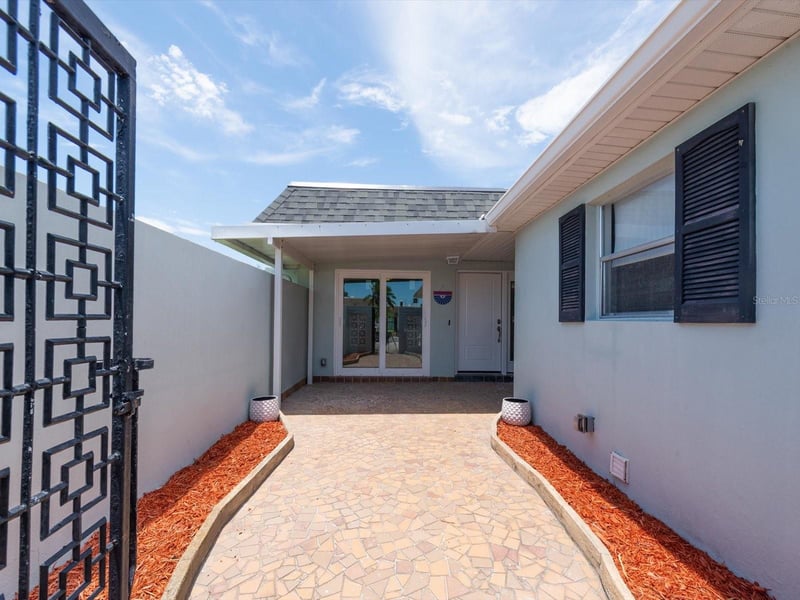 295 Boca Ciega Point Blvd, St Petersburg, FL 33708