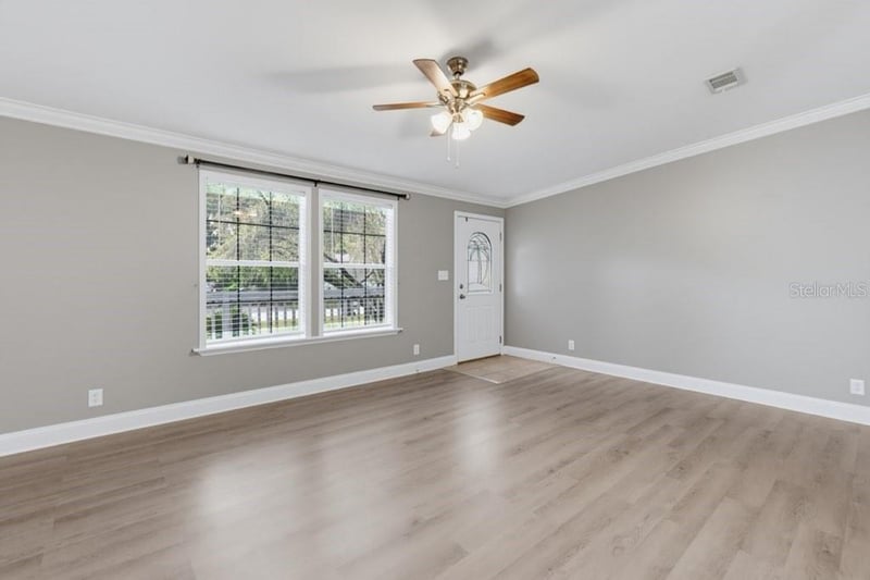 2516 Mobilaire Dr, Lutz, FL 33559