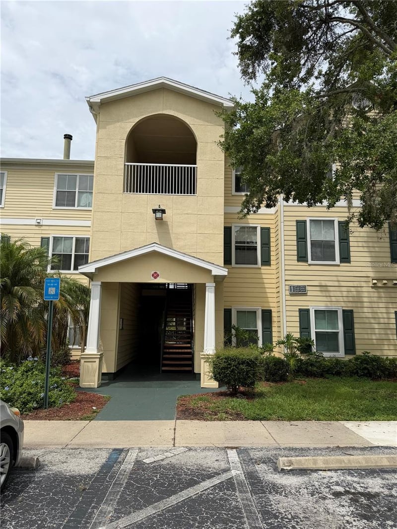 18593 Bridle Club Dr, Tampa, FL 33647