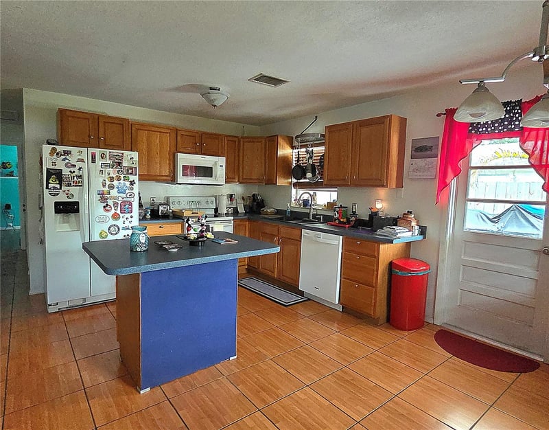 9272 51st St, Pinellas Park, FL 33782