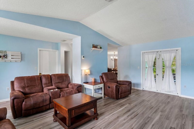 1211 Crossbow Ln, Tarpon Springs, FL 34689
