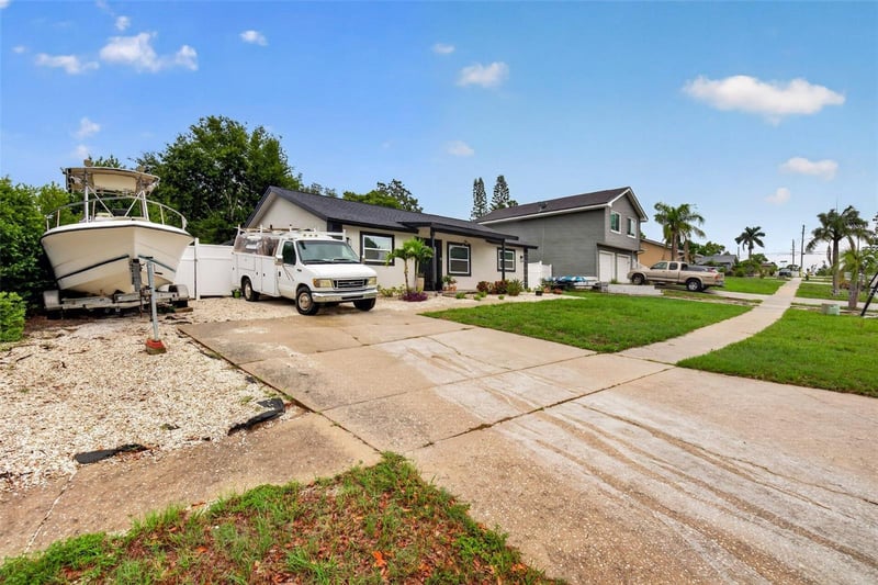 1435 Burning Tree Rd, Tarpon Springs, FL 34689