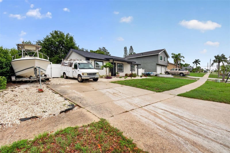 1435 Burning Tree Rd, Tarpon Springs, FL 34689