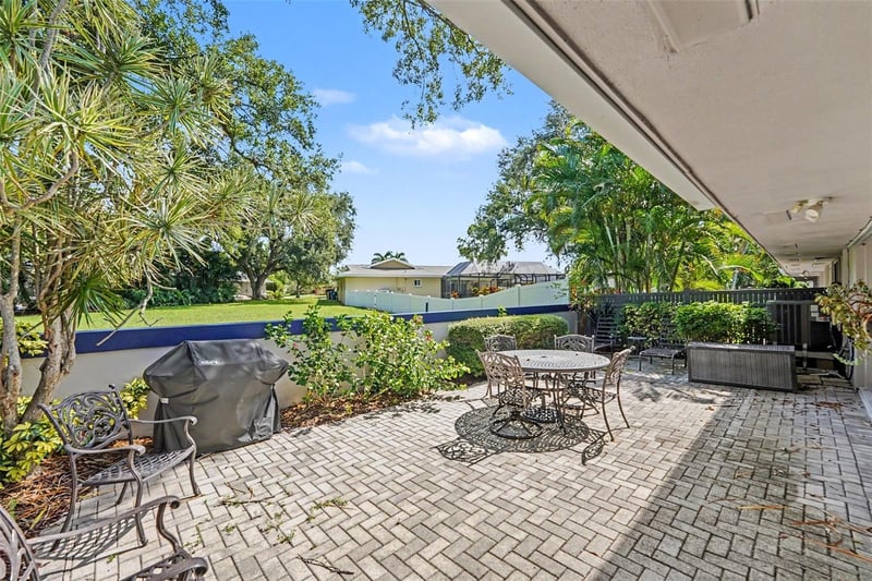 1683 Watermark Cir NE, St Petersburg, FL 33702