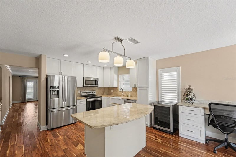 1683 Watermark Cir NE, St Petersburg, FL 33702