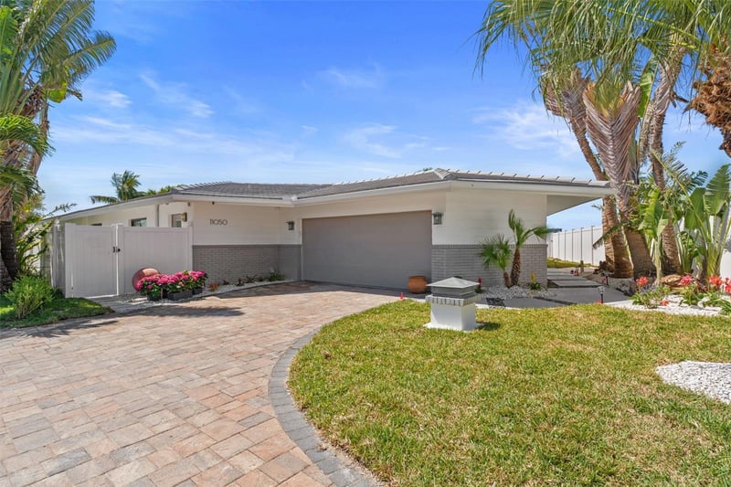 11050 7th St, Treasure Island, FL 33706
