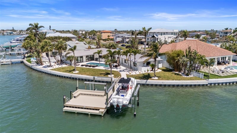 11050 7th St, Treasure Island, FL 33706