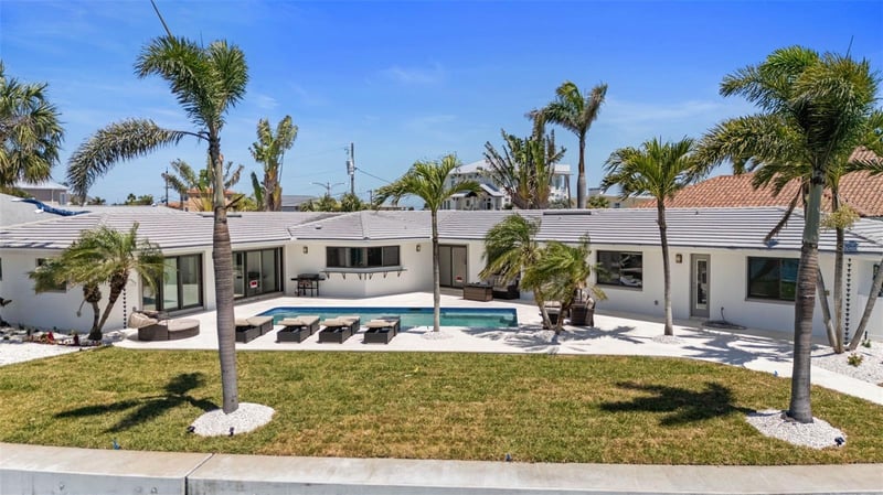 11050 7th St, Treasure Island, FL 33706