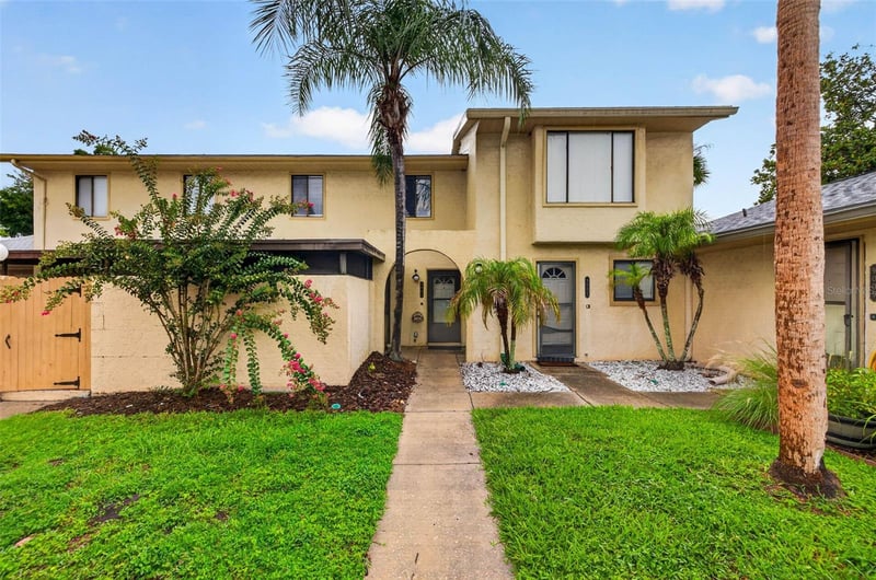 9005 Pebble Creek Dr, Tampa, FL 33647