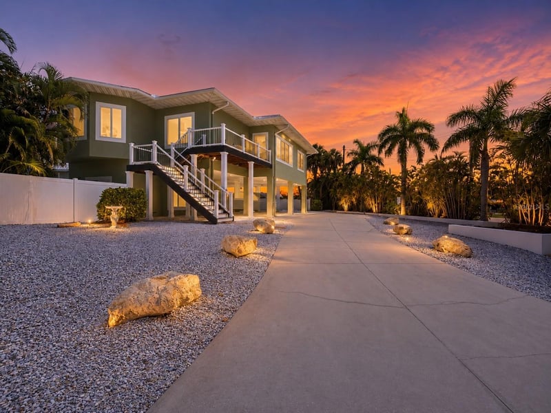 140 50th St, Holmes Beach, FL 34217