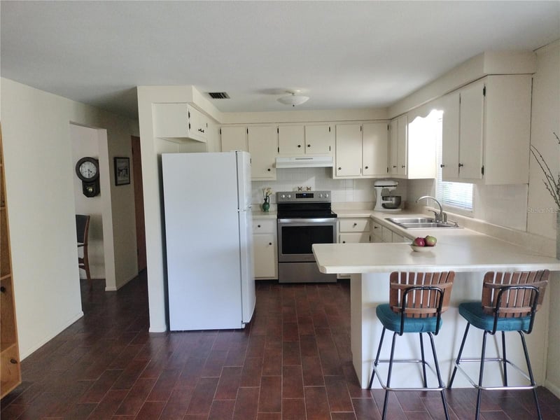 39133 5th Ave, Zephyrhills, FL 33542