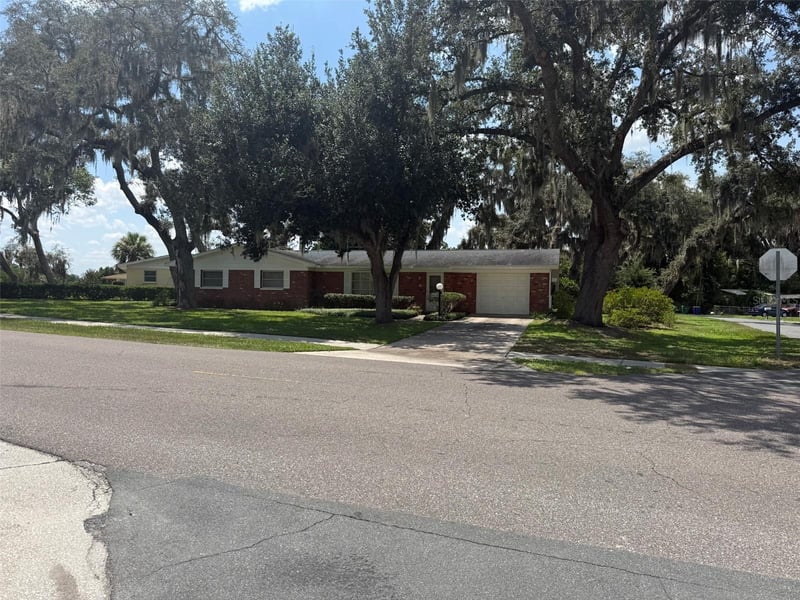 39133 5th Ave, Zephyrhills, FL 33542