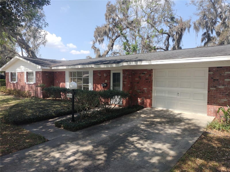 39133 5th Ave, Zephyrhills, FL 33542