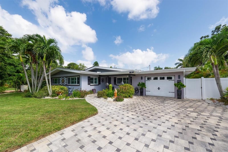 37 Southwind Dr, Belleair Bluffs, FL 33770