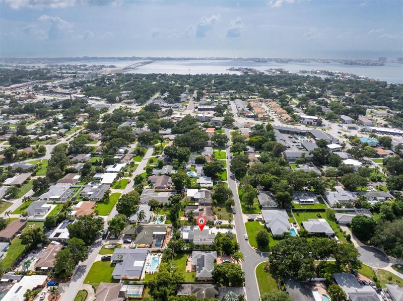 37 Southwind Dr, Belleair Bluffs, FL 33770