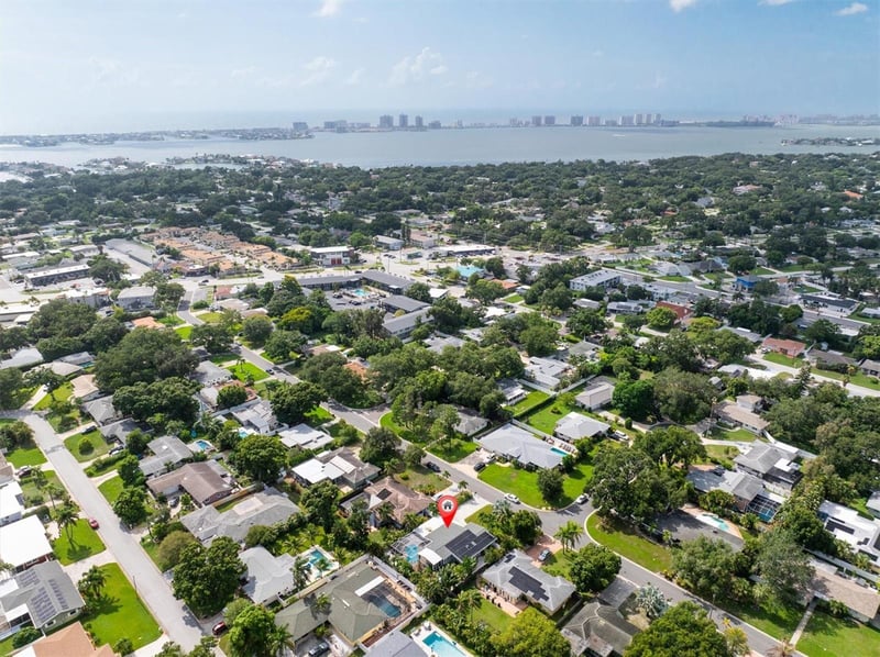 37 Southwind Dr, Belleair Bluffs, FL 33770
