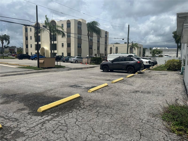 300 35th Ave #F8, St Petersburg, FL 33704