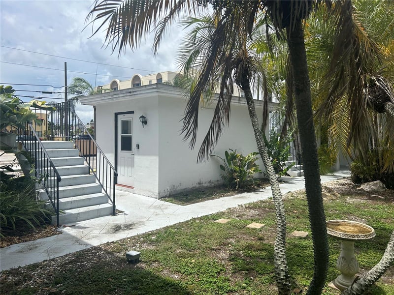 300 35th Ave #F8, St Petersburg, FL 33704