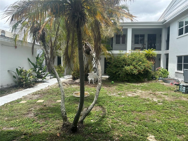 300 35th Ave #F8, St Petersburg, FL 33704
