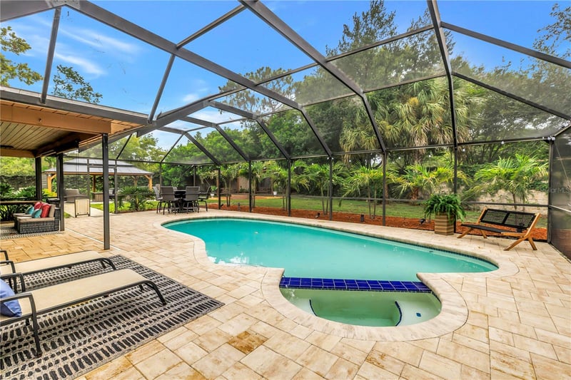 10210 95th St, Seminole, FL 33777