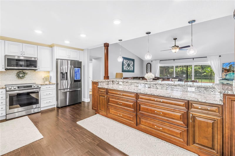 10210 95th St, Seminole, FL 33777