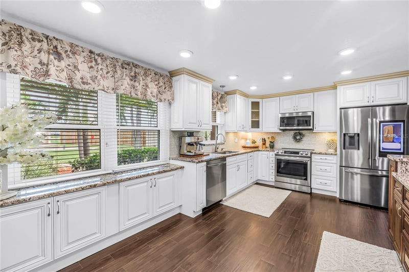 10210 95th St, Seminole, FL 33777