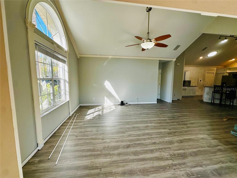 801 Silverthorn Ln, Sun City Center, FL 33573