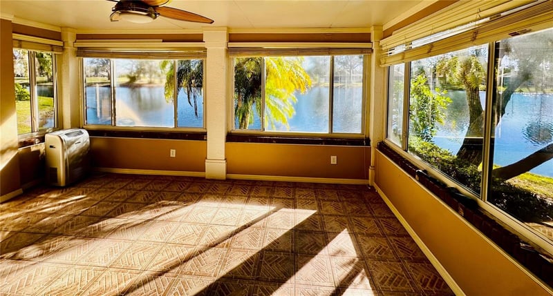 801 Silverthorn Ln, Sun City Center, FL 33573
