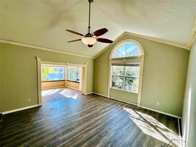 801 Silverthorn Ln, Sun City Center, FL 33573