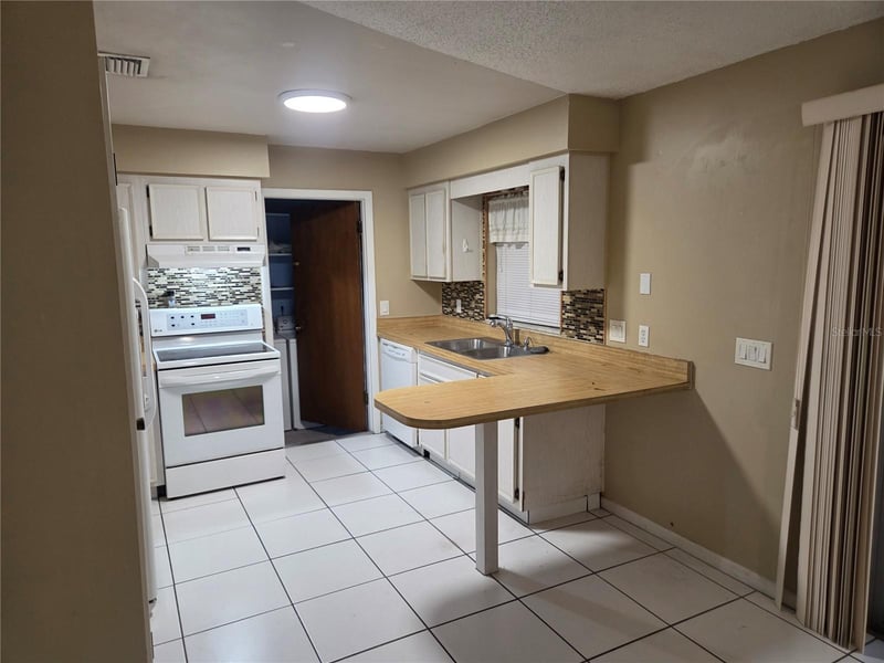 907 Cutler Dr, Seffner, FL 33584