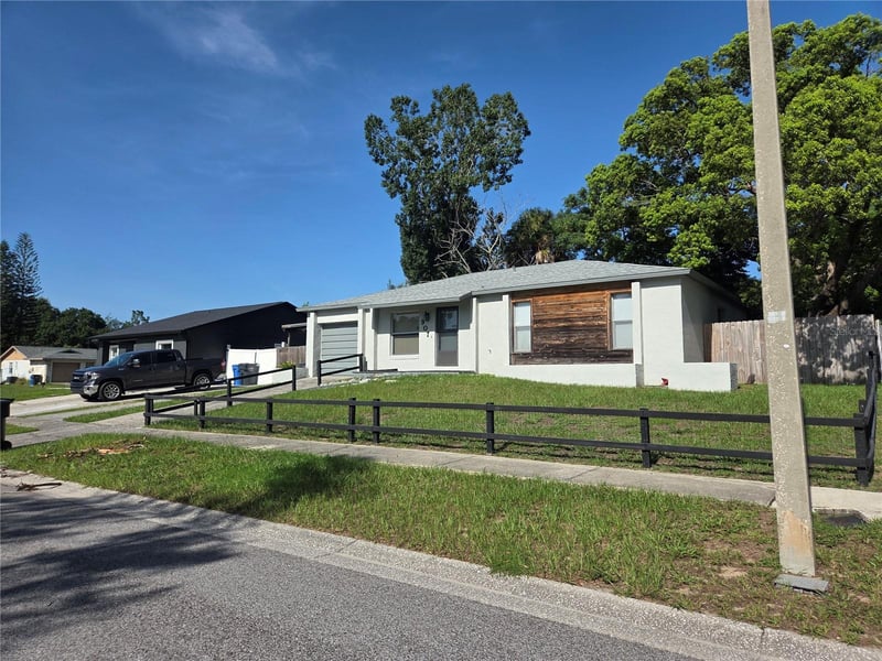907 Cutler Dr, Seffner, FL 33584