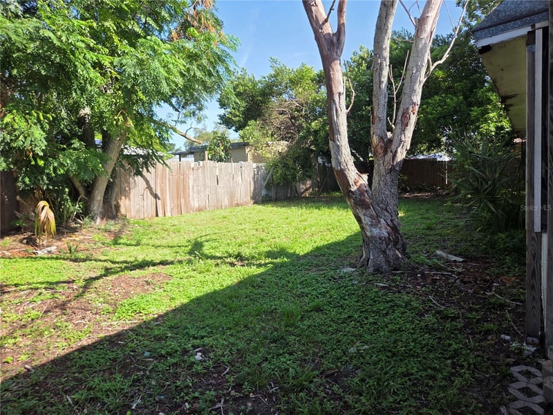 907 Cutler Dr, Seffner, FL 33584