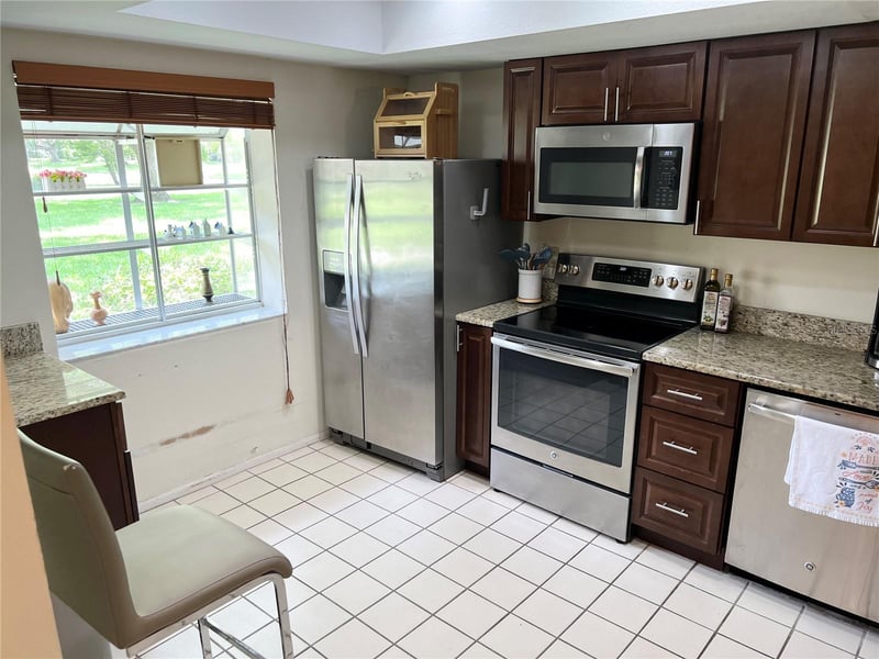 2297 Lark Cir #C, Palm Harbor, FL 34684