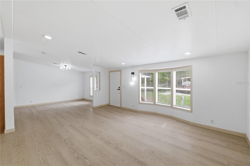 8726 Meadowview Cir, Tampa, FL 33625