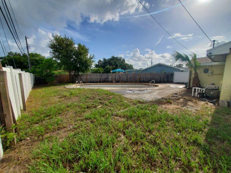 9956 136th St, Seminole, FL 33776