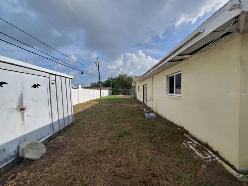 9956 136th St, Seminole, FL 33776