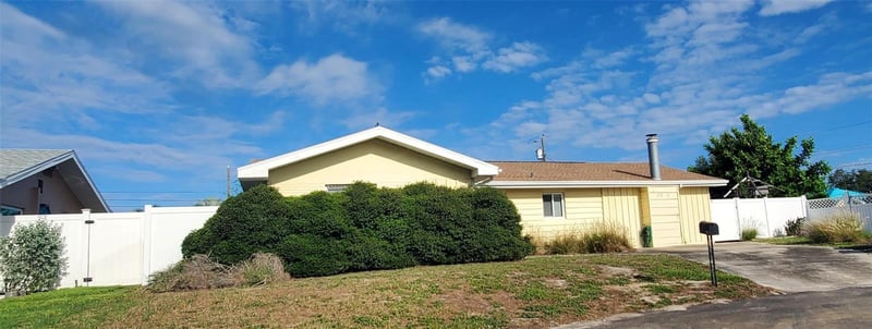 9956 136th St, Seminole, FL 33776