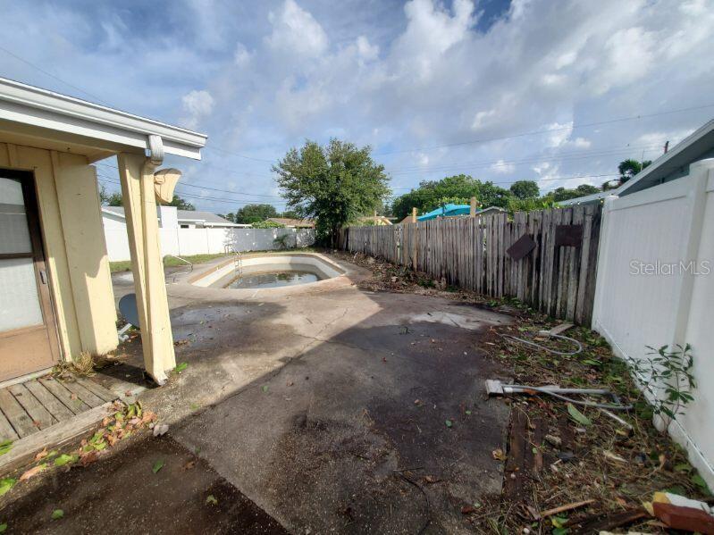 9956 136th St, Seminole, FL 33776