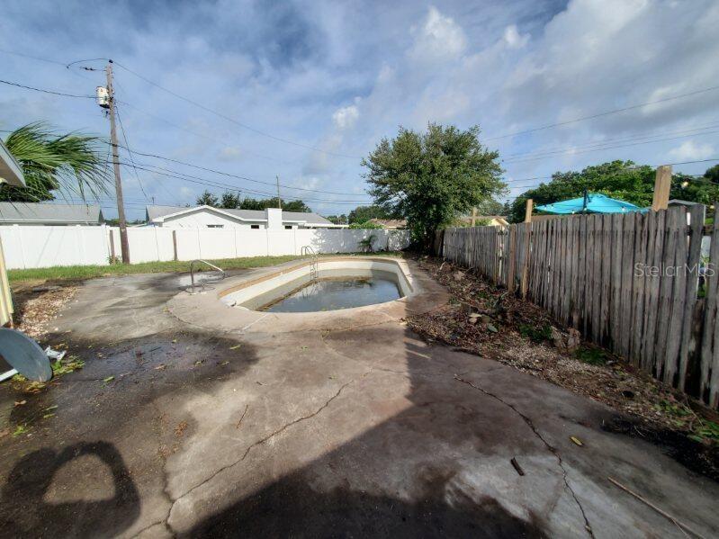9956 136th St, Seminole, FL 33776