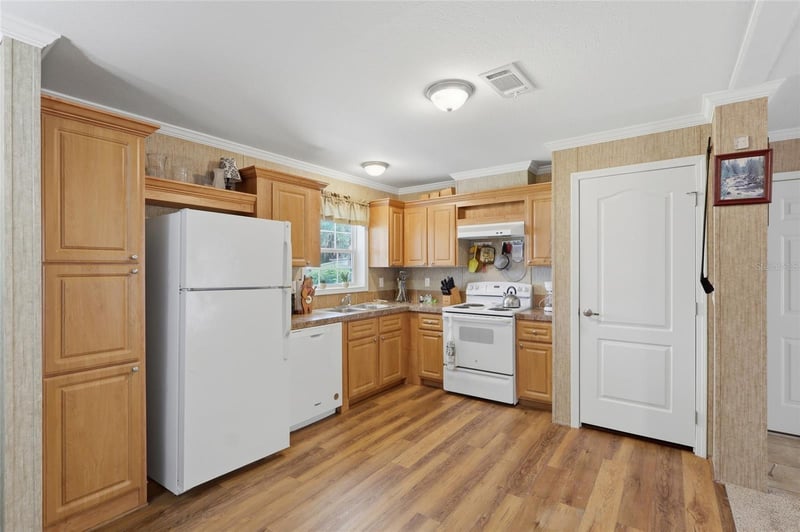 38745 New Jersey Ave, Zephyrhills, FL 33542