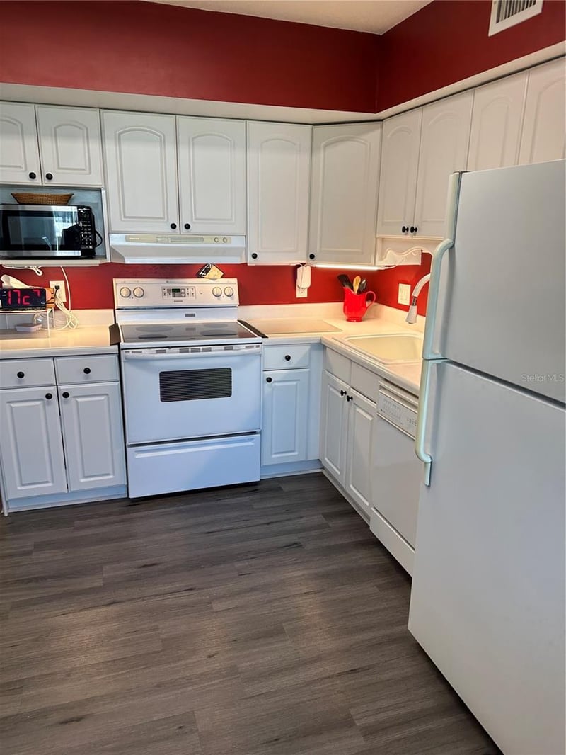 2448 Columbia Dr #28, Clearwater, FL 33763