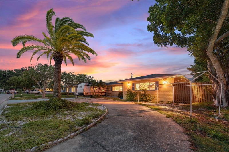 9735 50th Ave, Madeira Beach, FL 33708