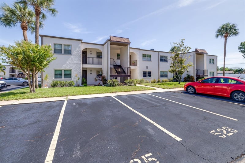 7701 Starkey Rd #528, Seminole, FL 33777