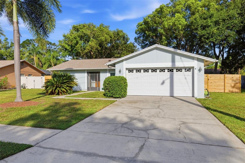 15906 Crying Wind Dr, Tampa, FL 33624