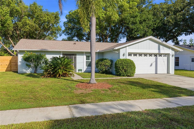 15906 Crying Wind Dr, Tampa, FL 33624